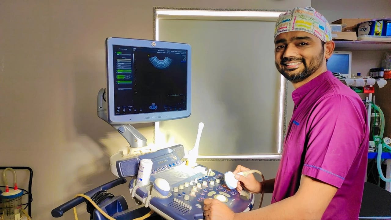Dr. Darshan Sureja performing a follicular study on a GE ultrasound machine at Global IVF Centre